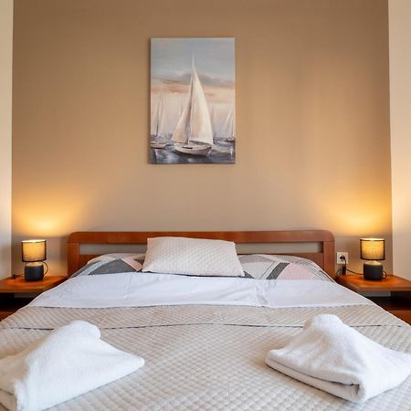 Apartment Wish - Two Bedrooms With 2 Ac Renewed Pag Town Bagian luar foto