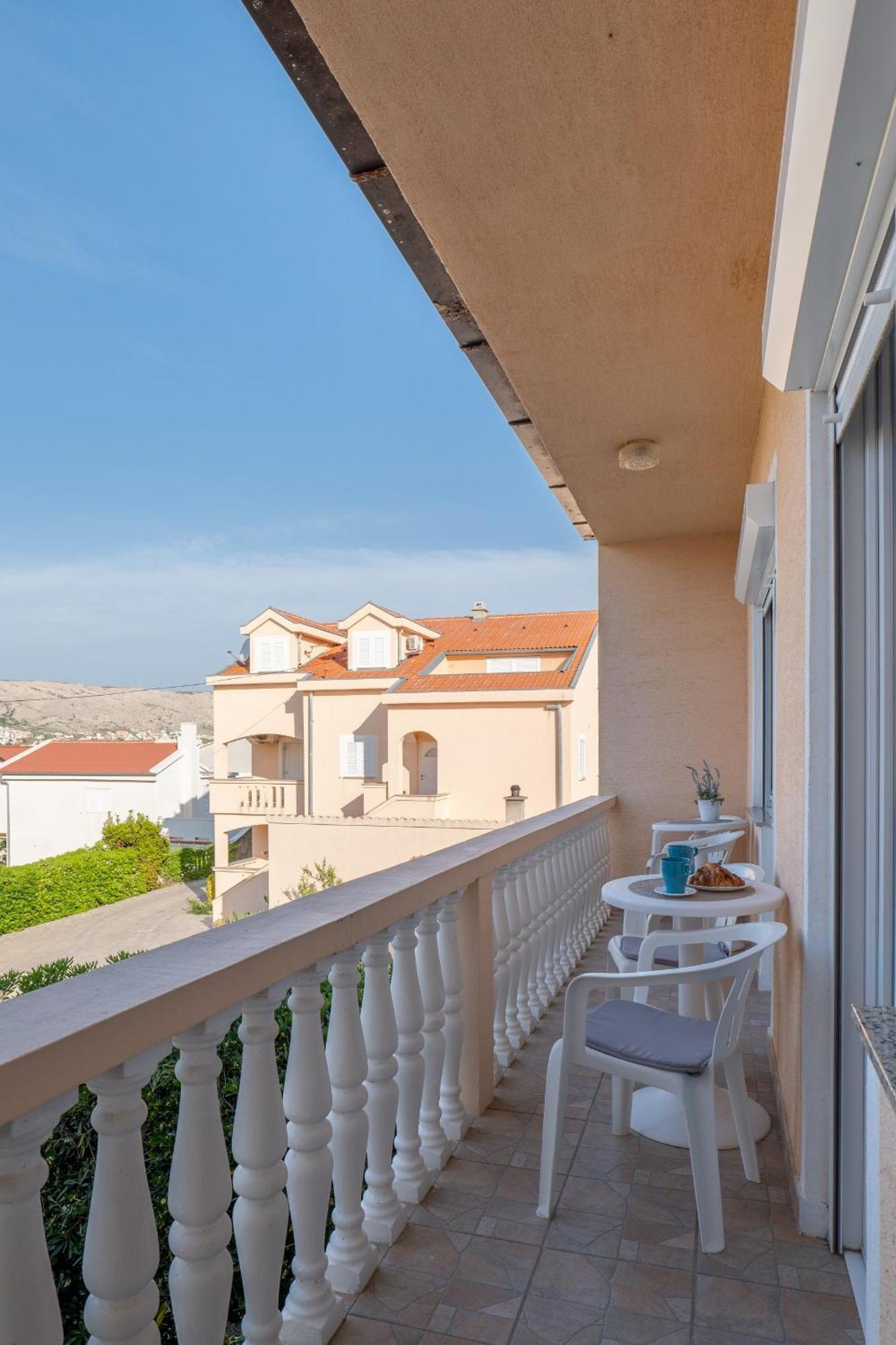 Apartment Wish - Two Bedrooms With 2 Ac Renewed Pag Town Bagian luar foto