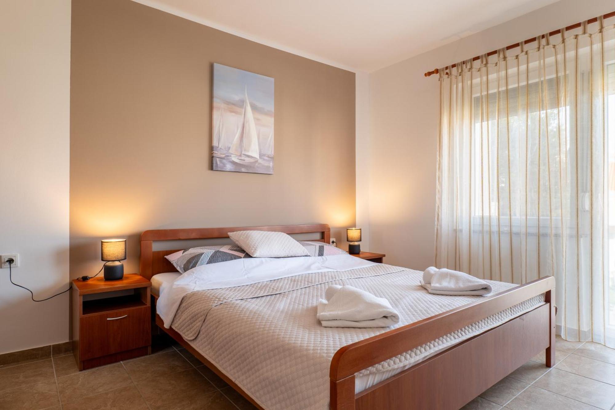 Apartment Wish - Two Bedrooms With 2 Ac Renewed Pag Town Bagian luar foto