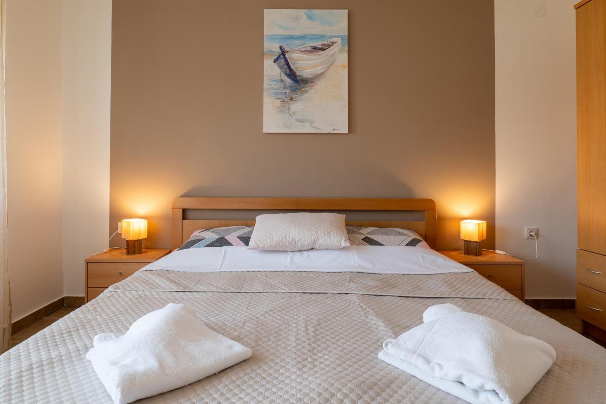 Apartment Wish - Two Bedrooms With 2 Ac Renewed Pag Town Bagian luar foto